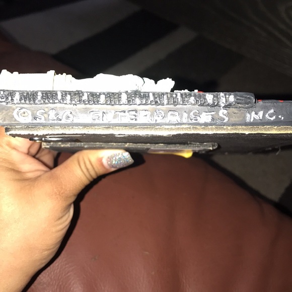 NYC picture frame with Twin Towers holds 5x7 - Picture 4 of 6